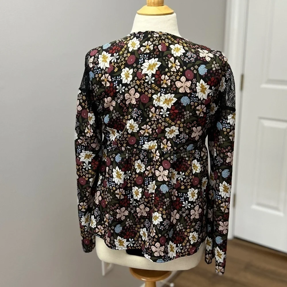 BCBGeneration Floral Lace Shoulder top Sz S